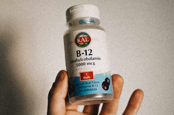 Vitamina B12 en dieta vegana: cómo evitar la deficiencia y asegurar niveles correctos